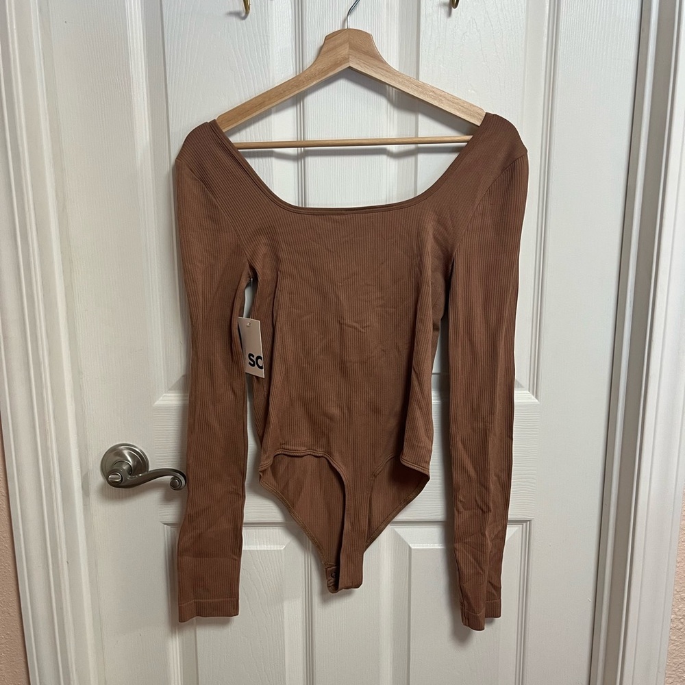 SO Caramel Ribbed Bodysuit - Picture 4 of 10